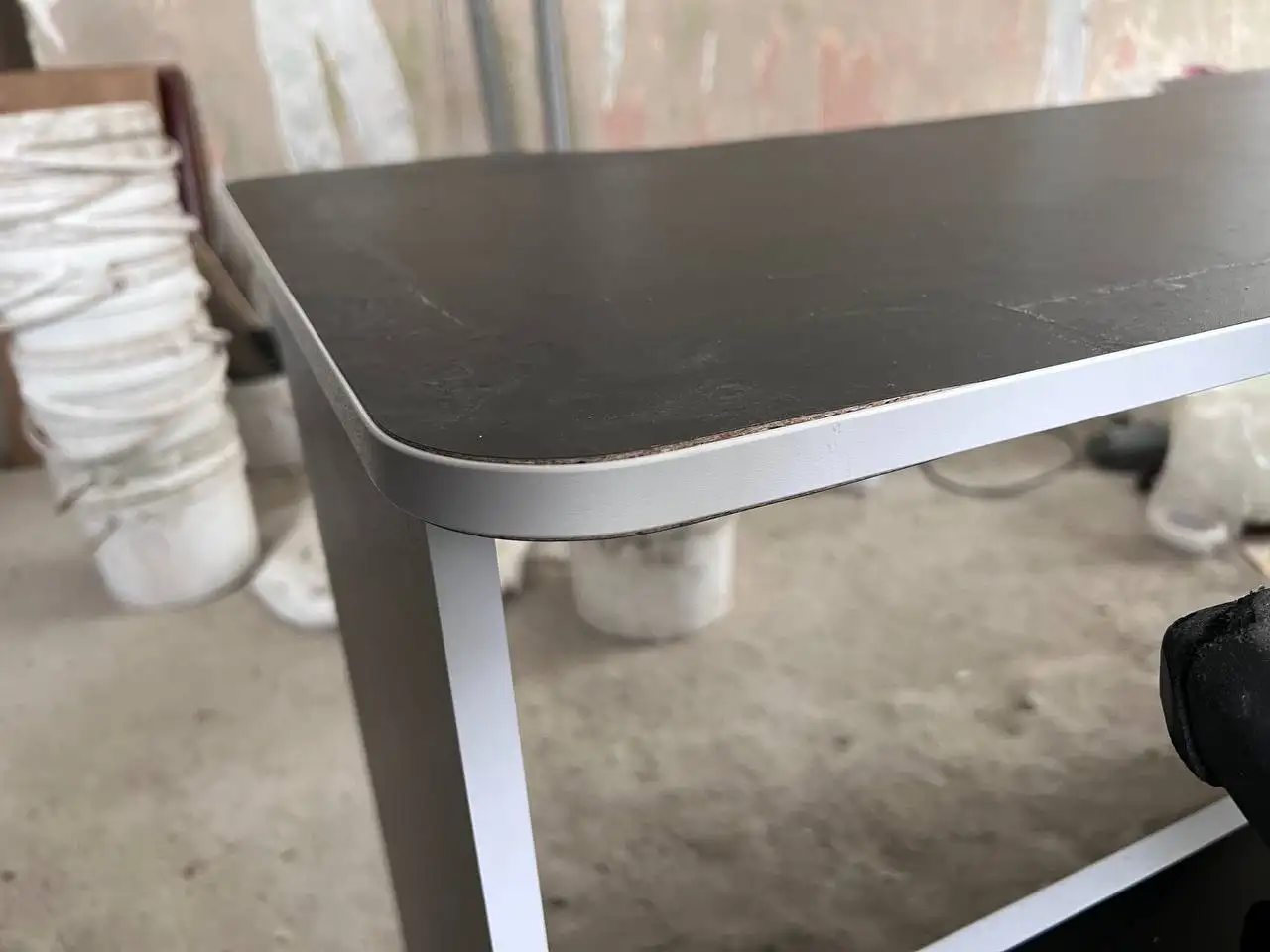 Продается компьютерный стол с дефектом - Для дома и дачи в Заречный