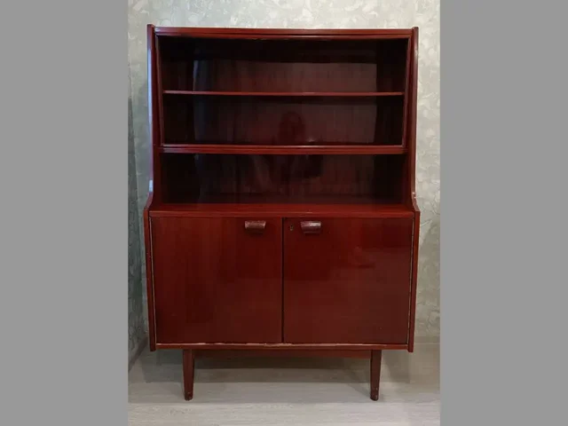 Отдам сервант в Заречном - Бьюти-техника в Заречный