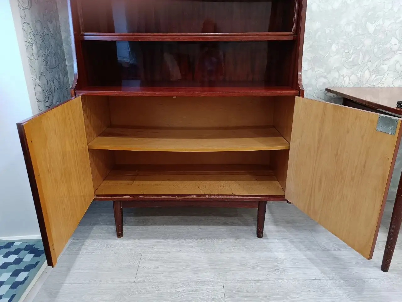 Отдам сервант в Заречном - Мебель (Барахолка) в Заречный