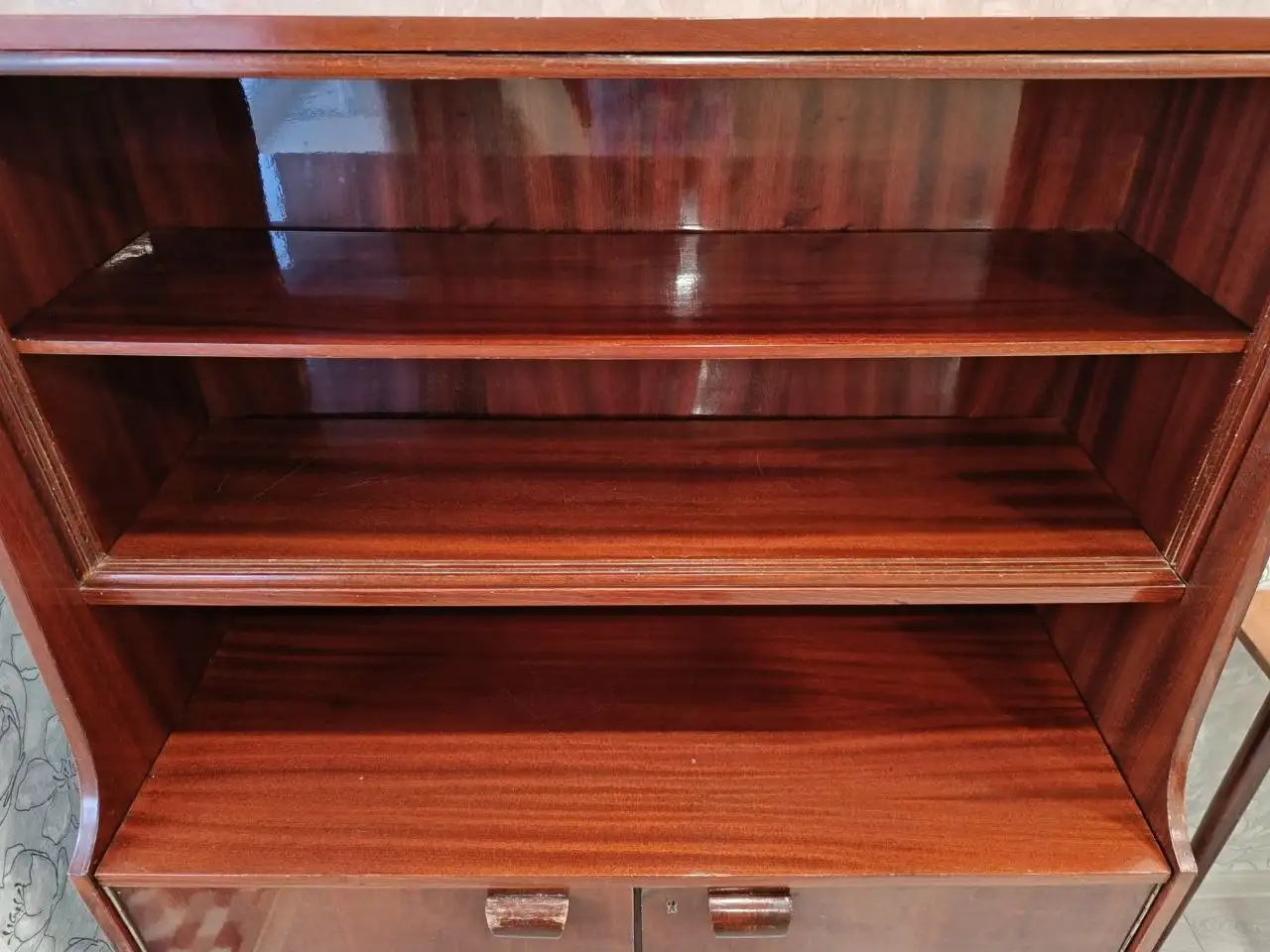 Отдам сервант в Заречном - Мебель (Барахолка) в Заречный