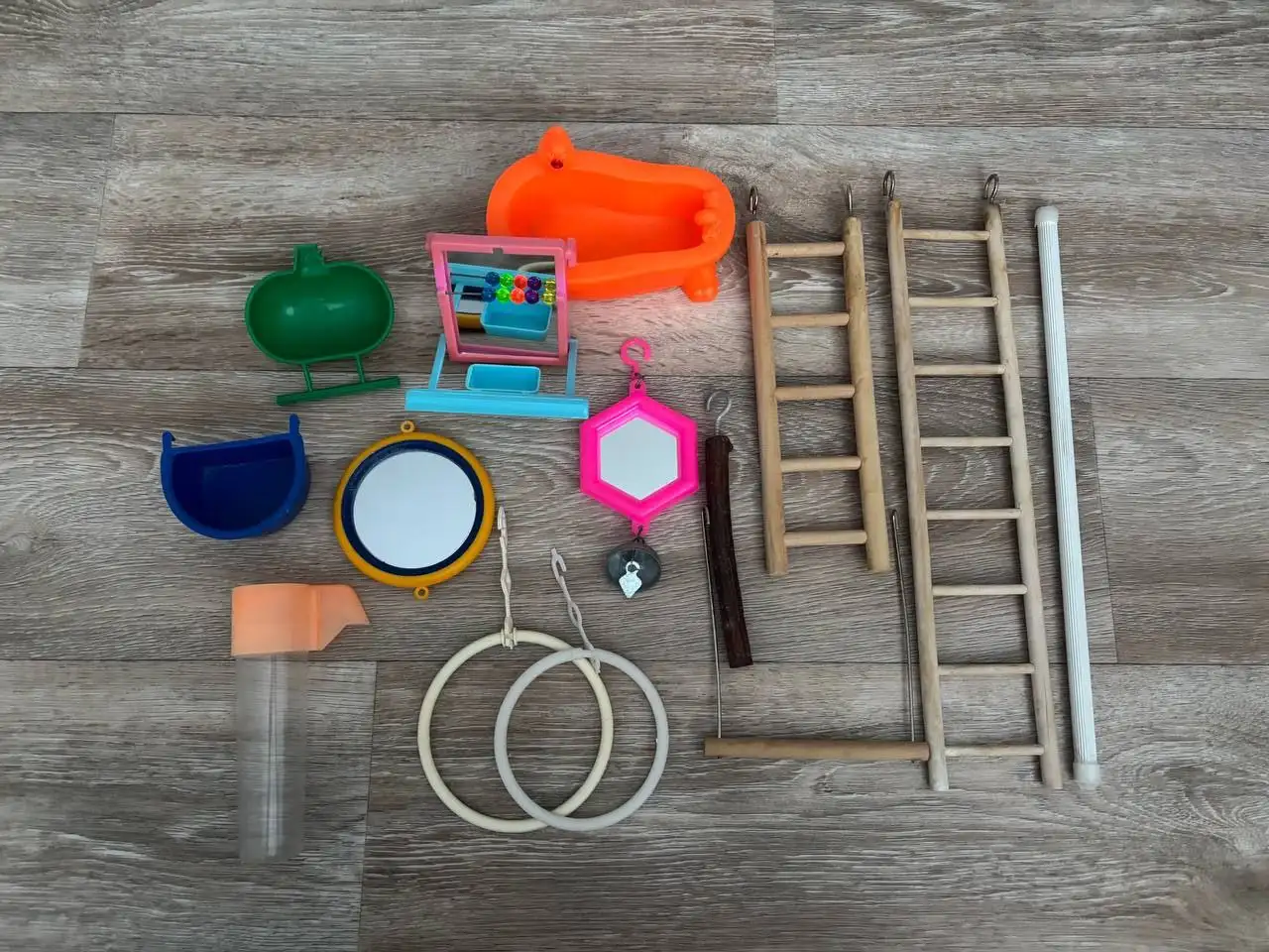 Клетка для попугая 47×34 с аксессуарами - Товары для животных (Животные) в Заречный