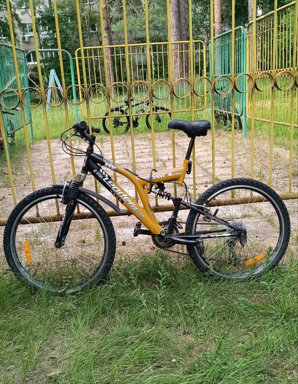 Продам взрослый велосипед 28" - Хобби и отдых в Заречный