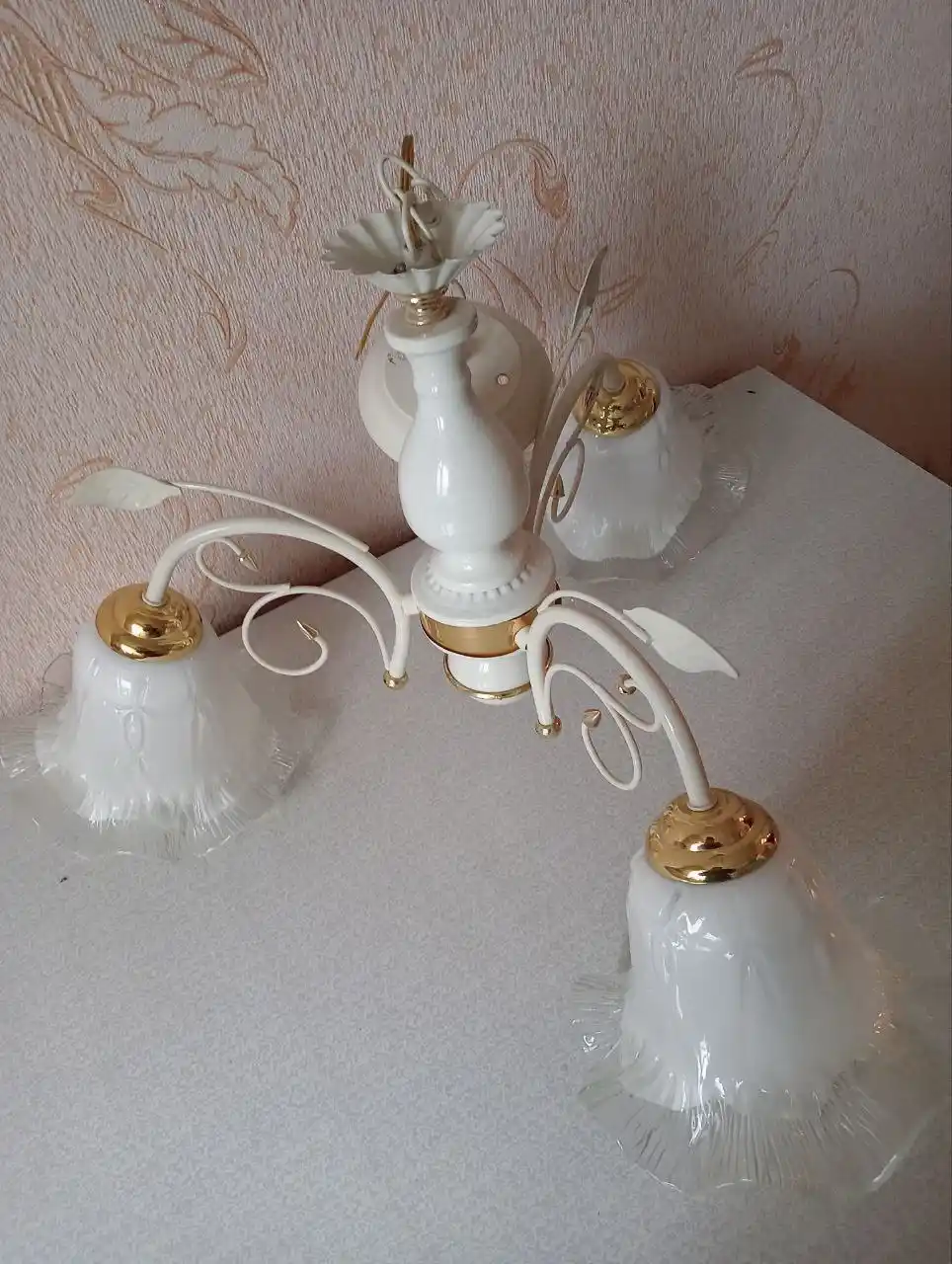 Продам люстру б/у