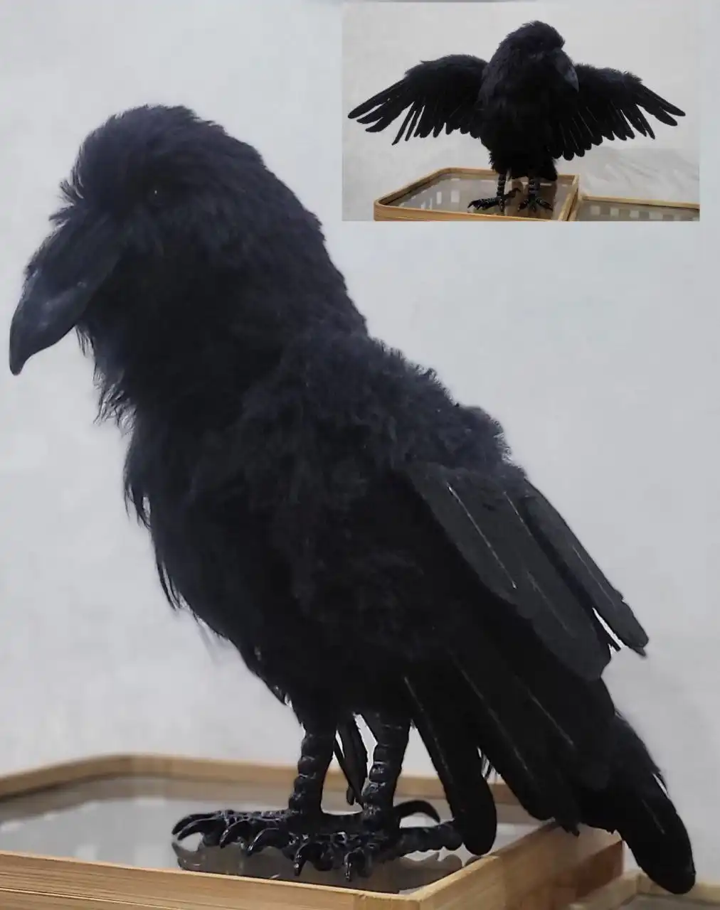 Ворон ручной работы на подвижном каркасе