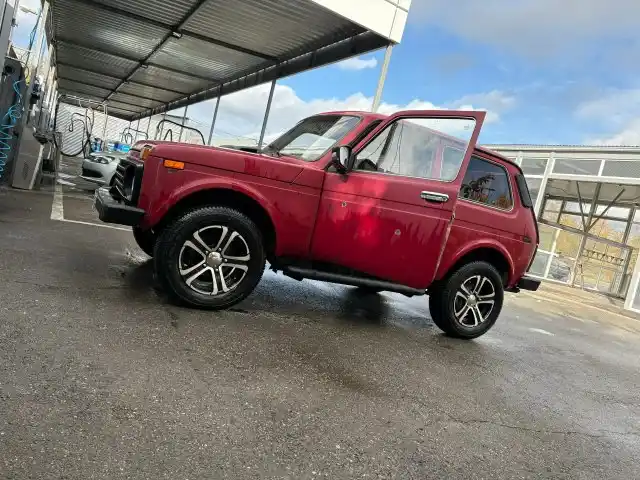 Продам ВАЗ 21213 2001 года