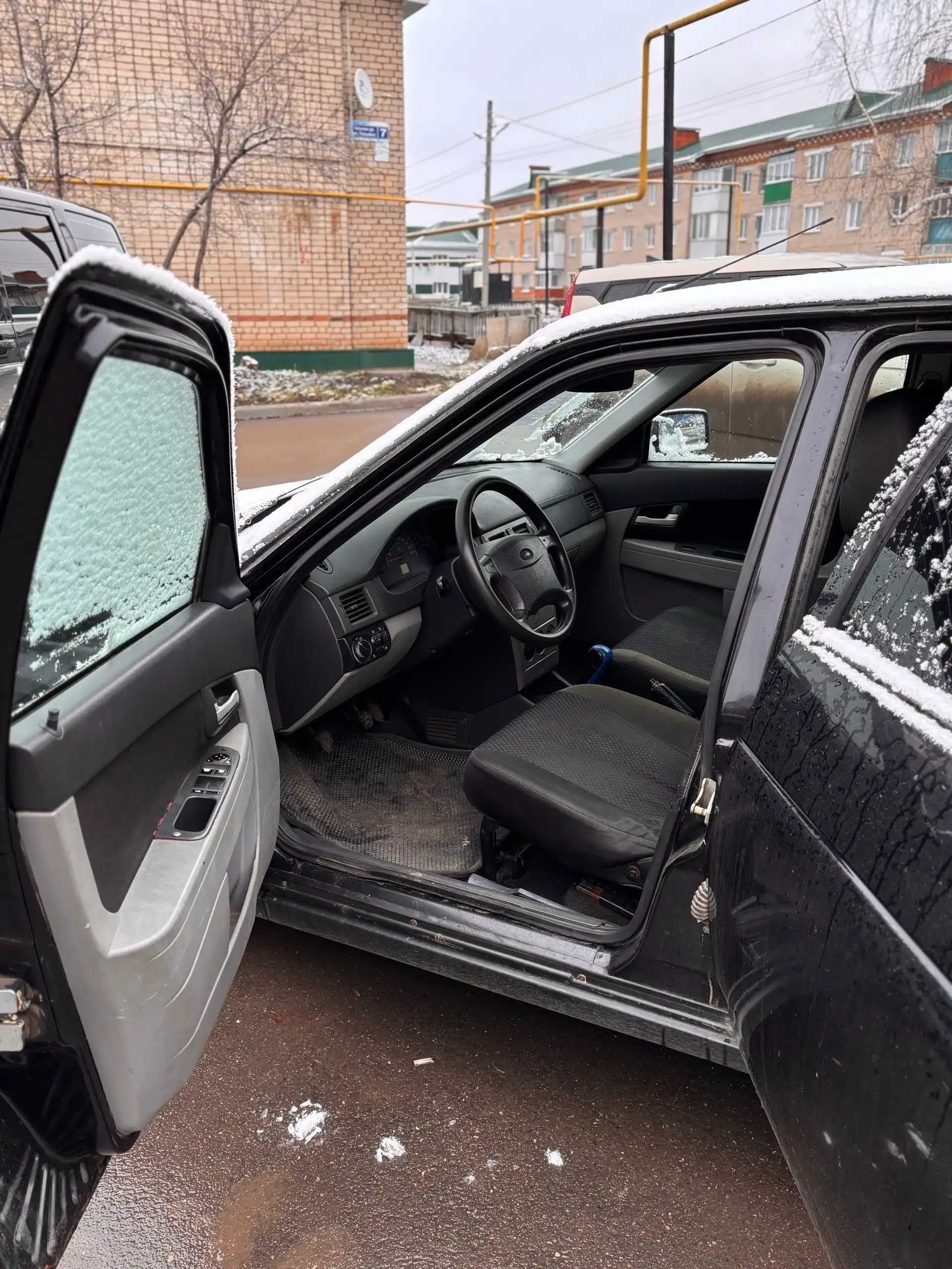 Продам автомобиль Lada Priora 2011 года