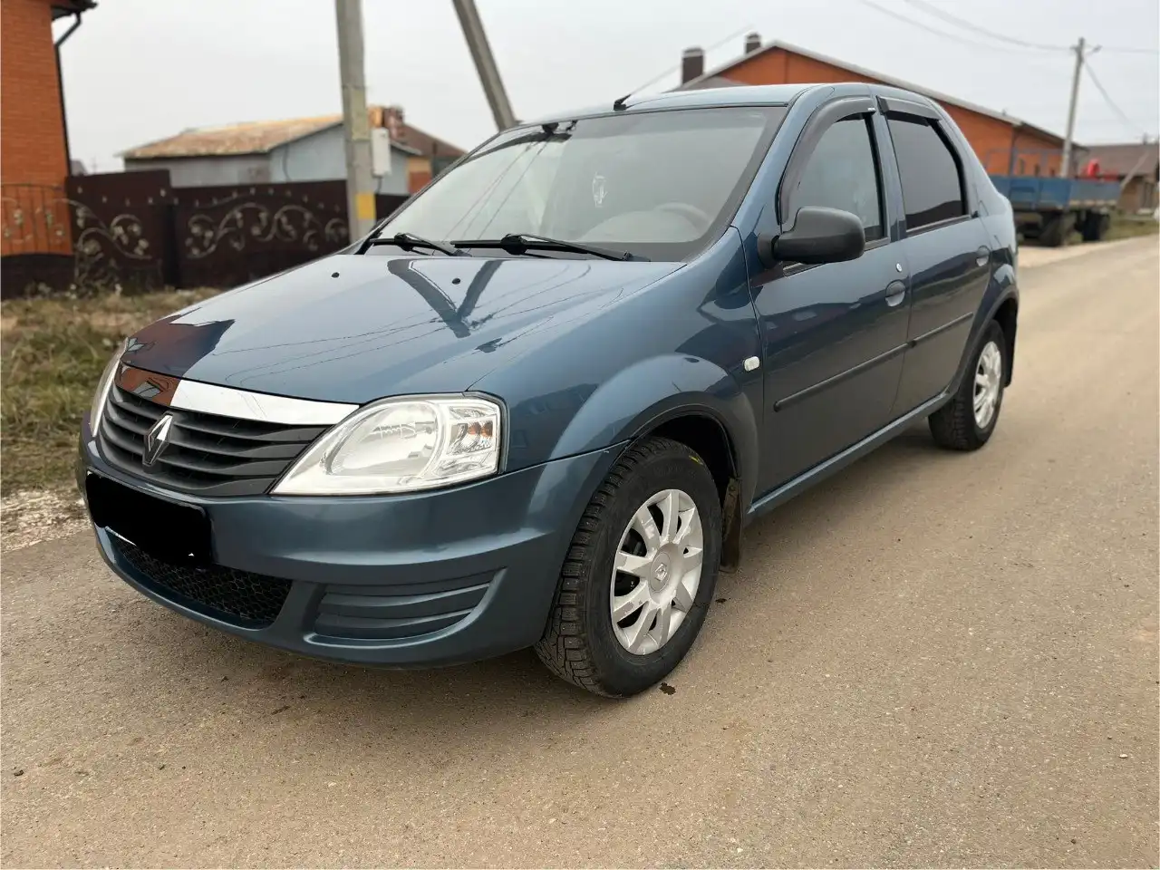 Продам Renault Logan 1.6 2011 года