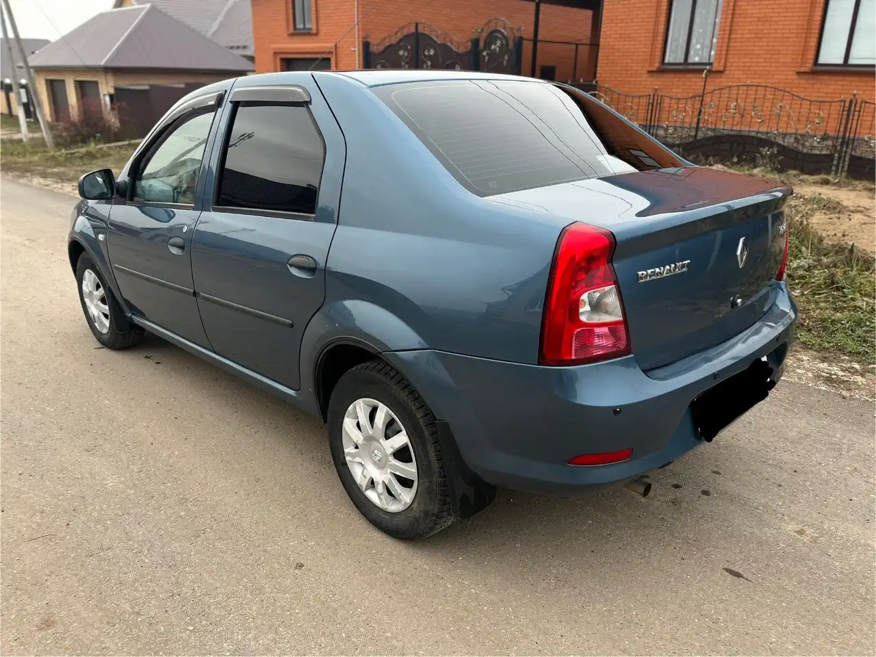 Продам Renault Logan 1.6 2011 года