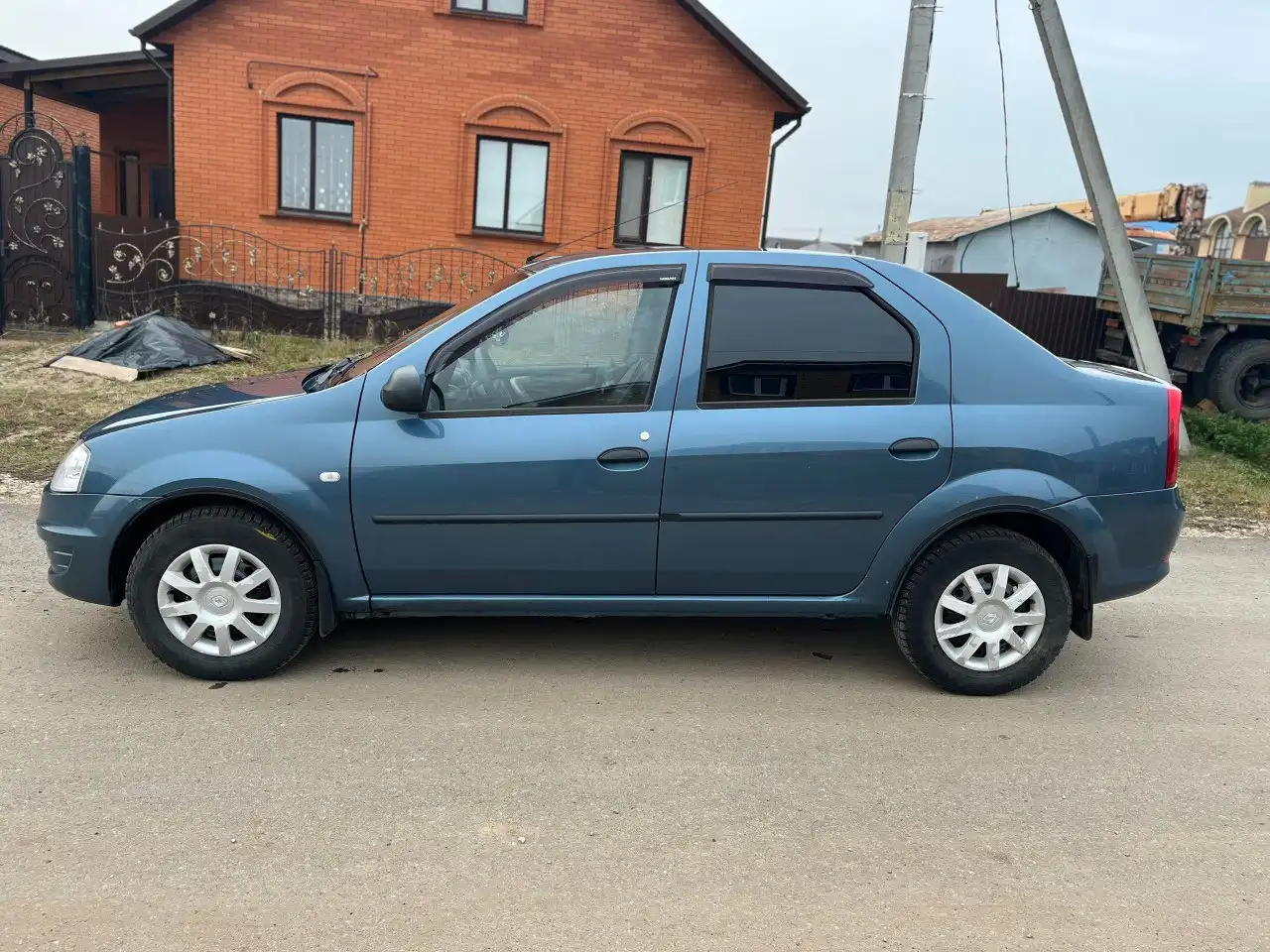 Продам Renault Logan 1.6 2011 года