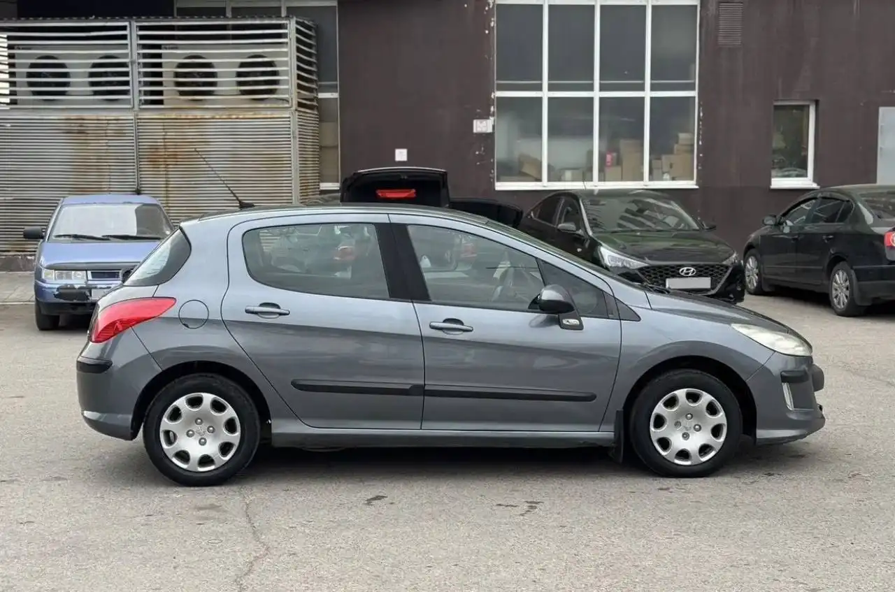 Продам Peugeot 308 2008 года в хорошем состоянии