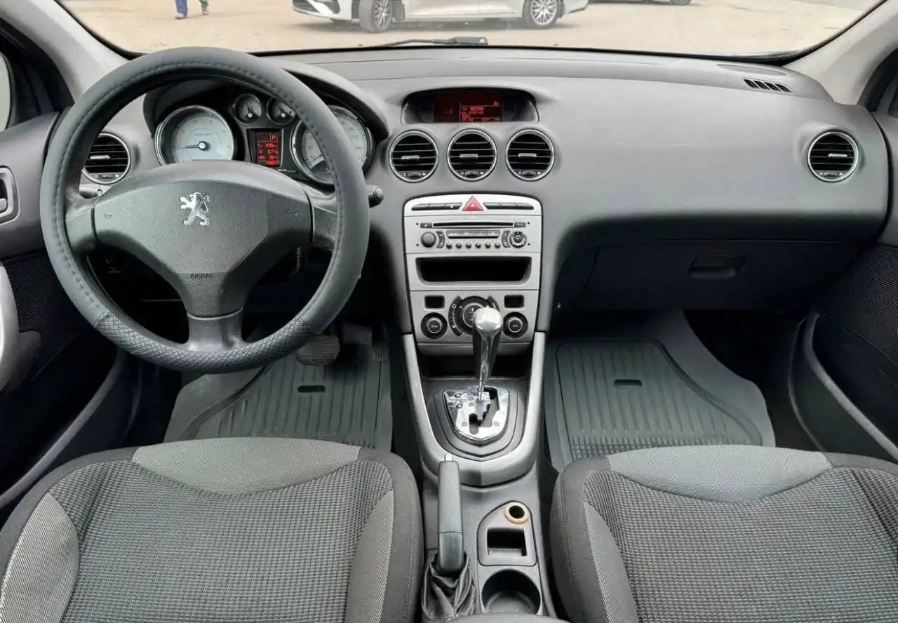 Продам Peugeot 308 2008 года в хорошем состоянии