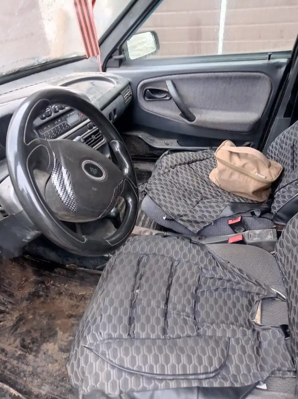 Автомобиль 2005 года на ходу с ремонтом