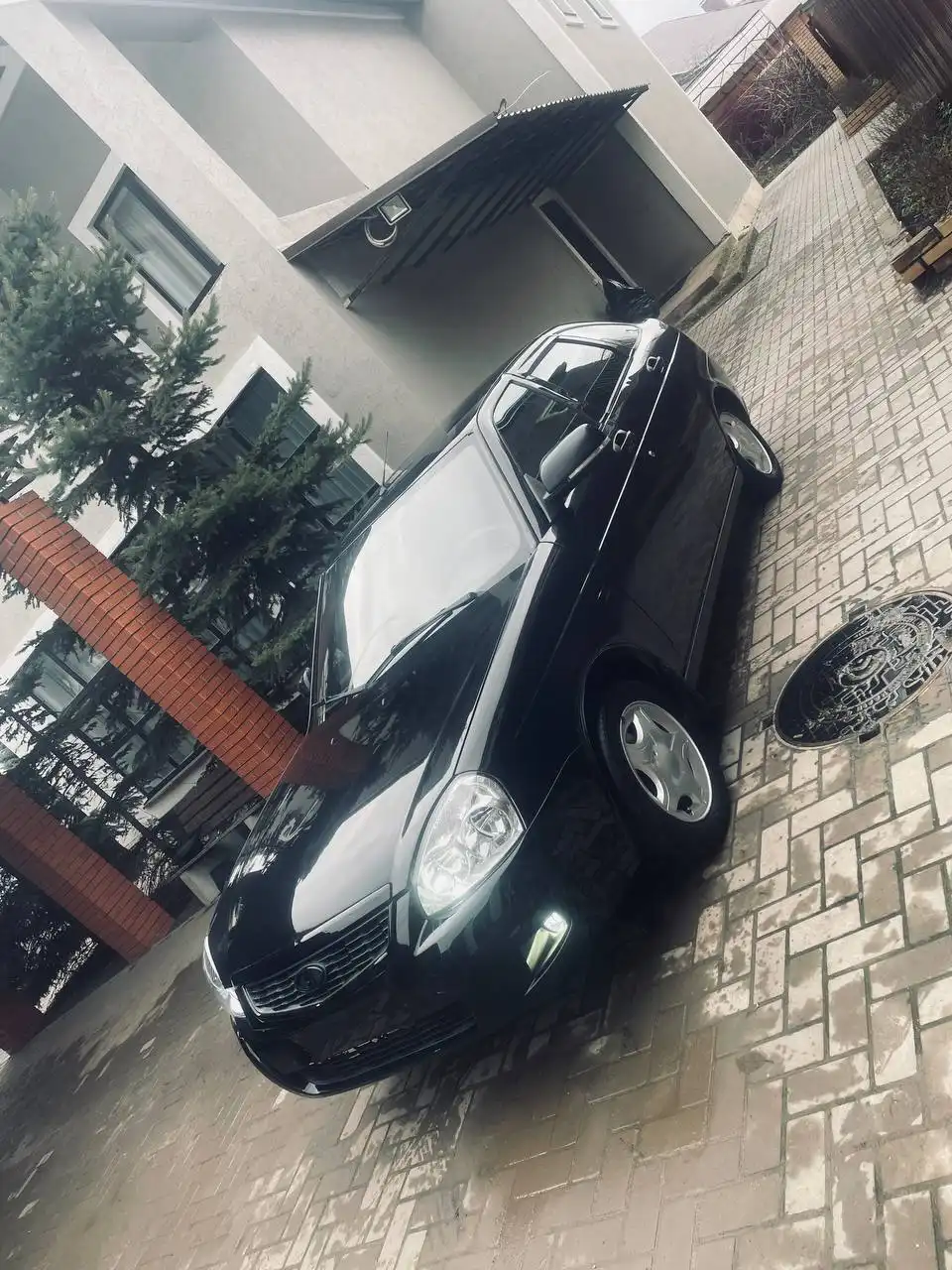 Продам Лада Приора 2011 года, 1.6, механическая КПП, пробег 140000 км