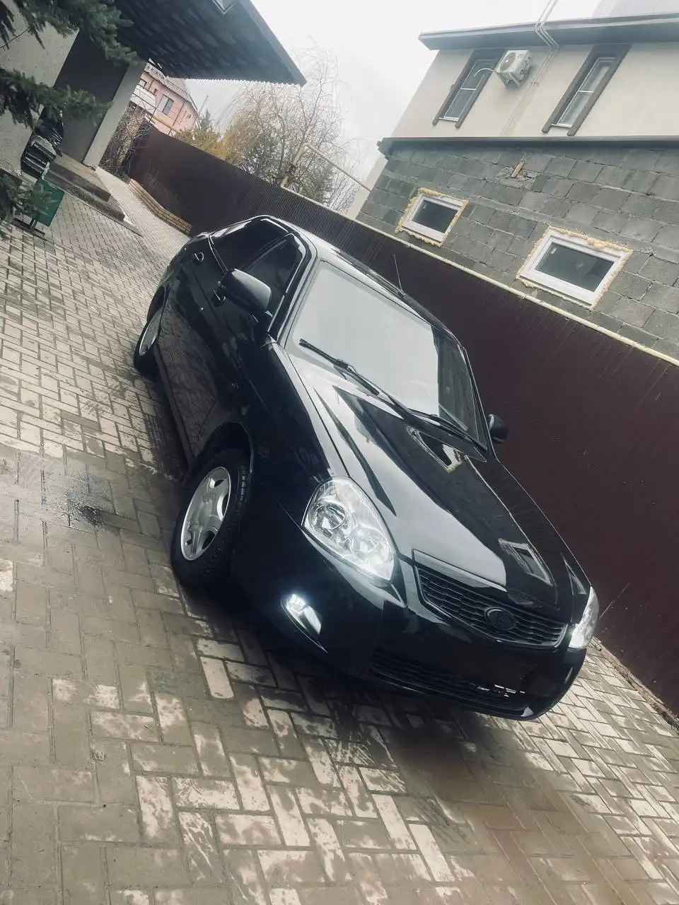 Продам Лада Приора 2011 года, 1.6, механическая КПП, пробег 140000 км