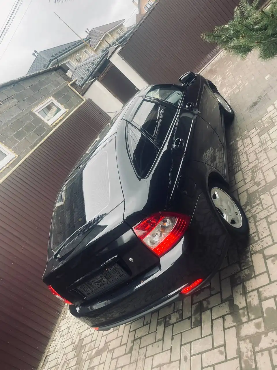 Продам Лада Приора 2011 года, 1.6, механическая КПП, пробег 140000 км