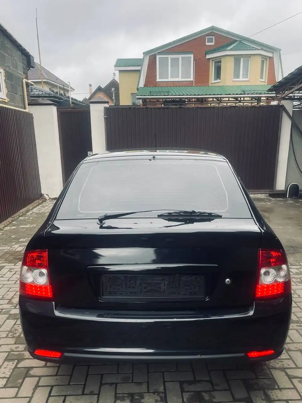 Продам Лада Приора 2011 года, 1.6, механическая КПП, пробег 140000 км