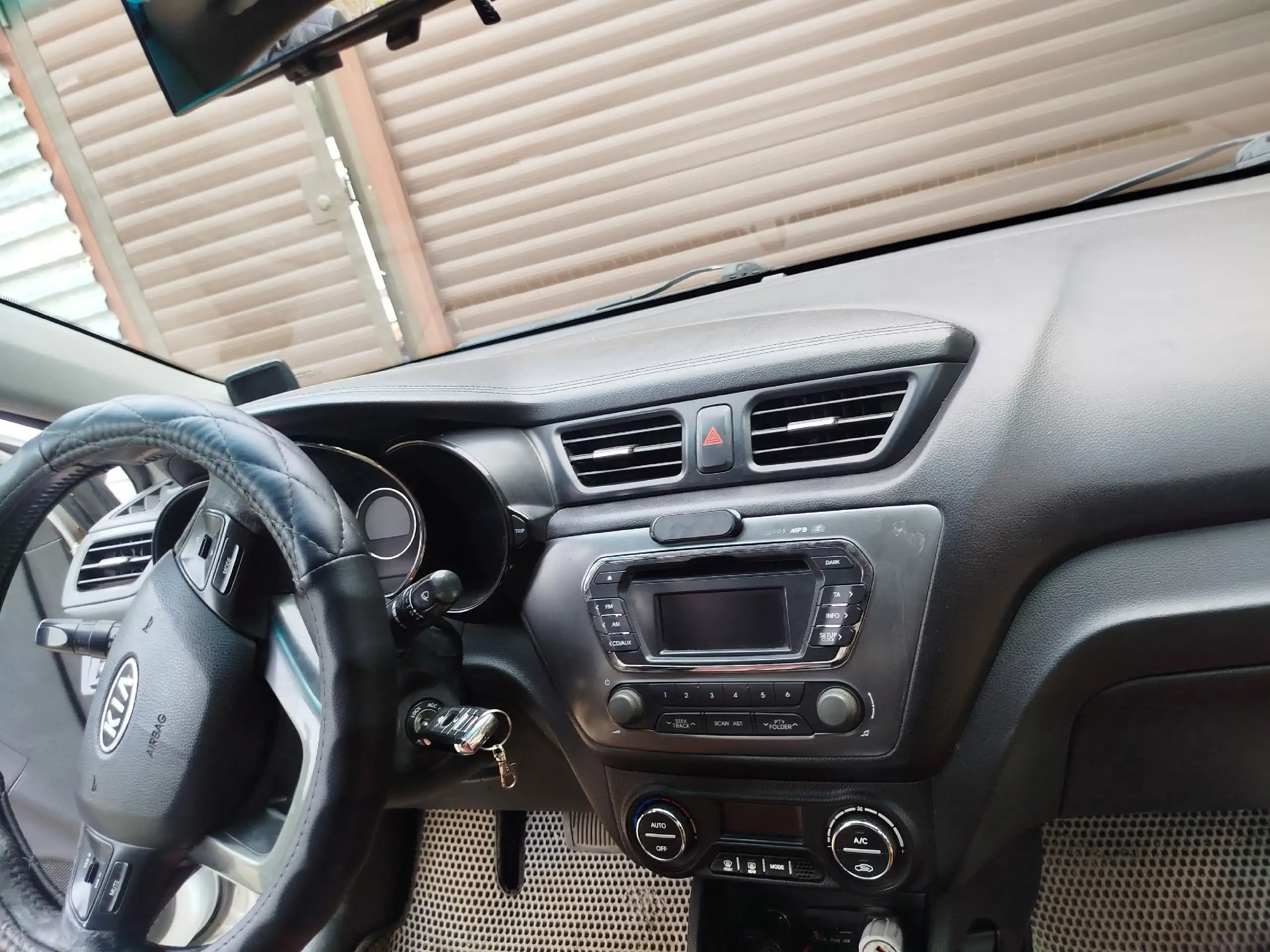 Продам Kia Rio 1.6 АКПП 2012 года