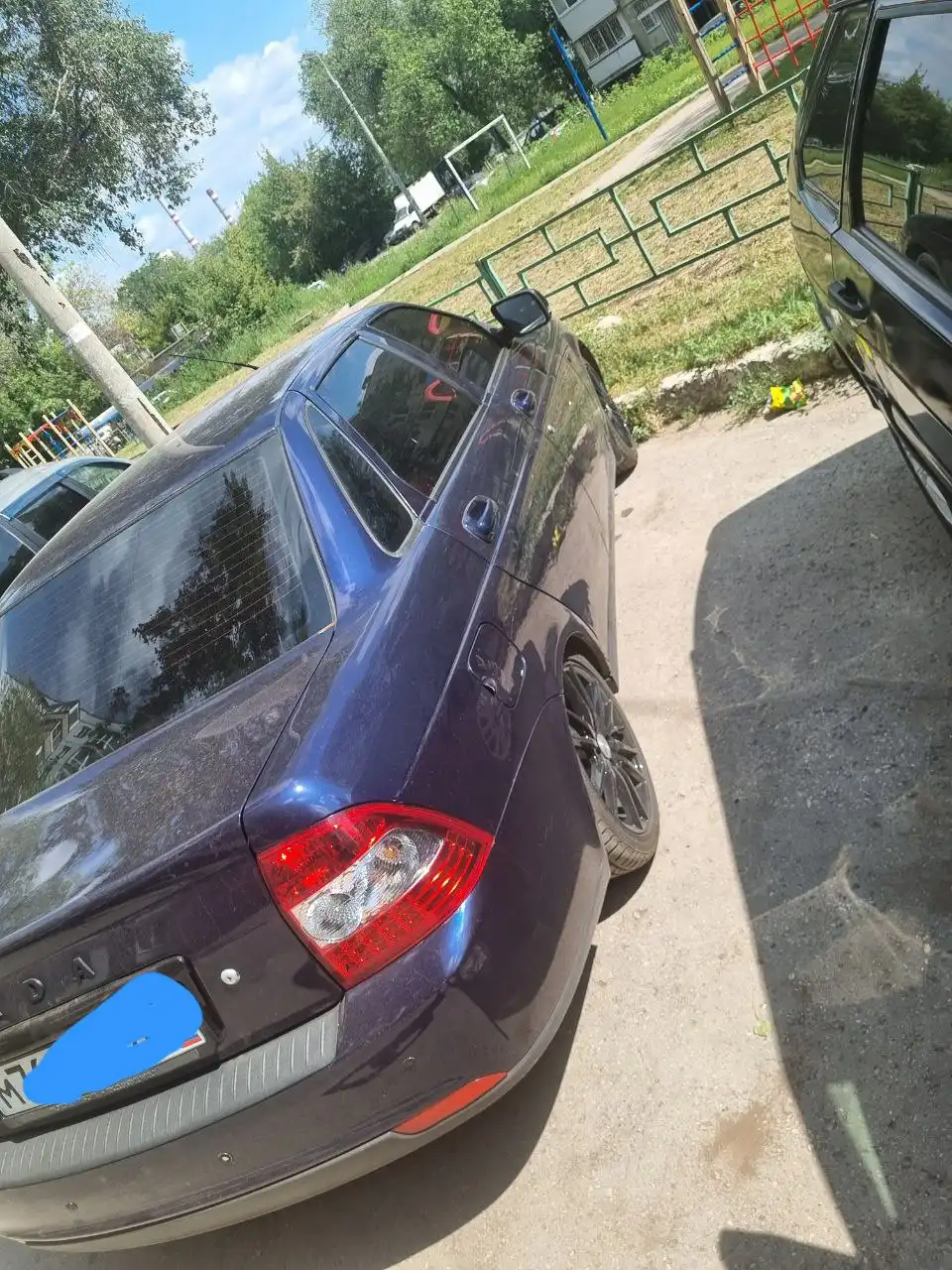 Lada Priora 2013 года в комплектации Люкс с дополнительным оборудованием