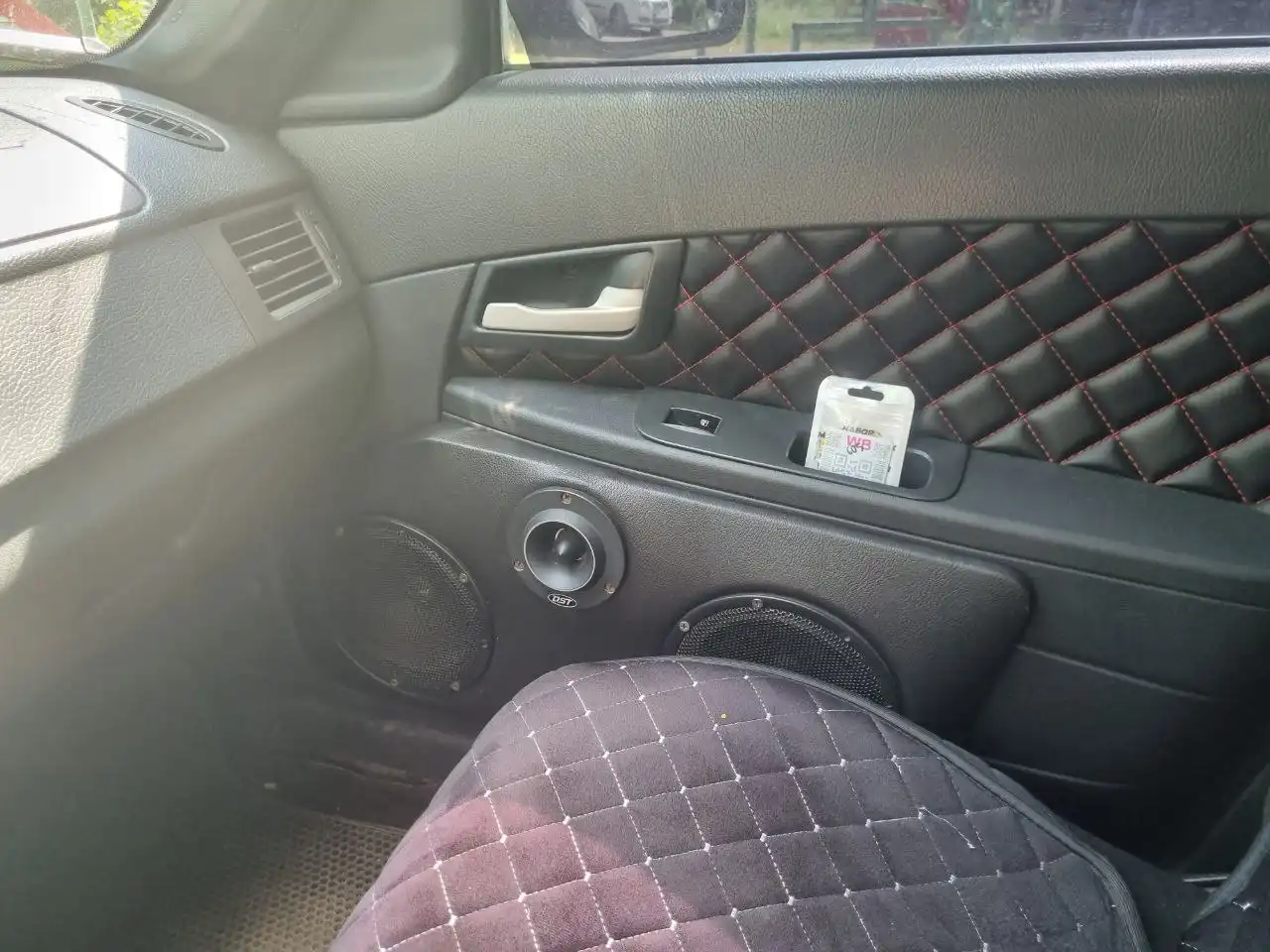 Lada Priora 2013 года в комплектации Люкс с дополнительным оборудованием