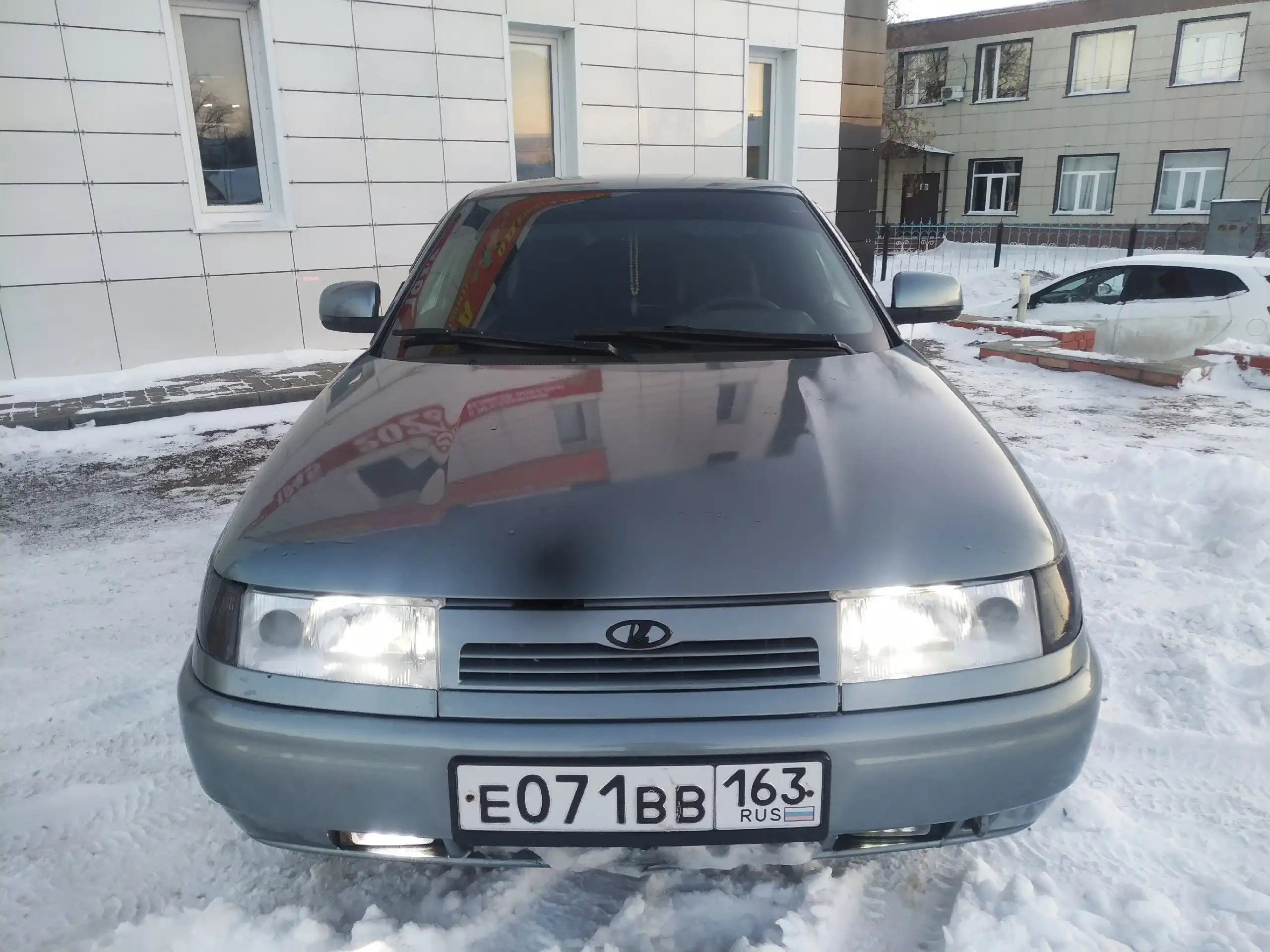 ВАЗ 2110 2006 года на 16-дюймовых дисках