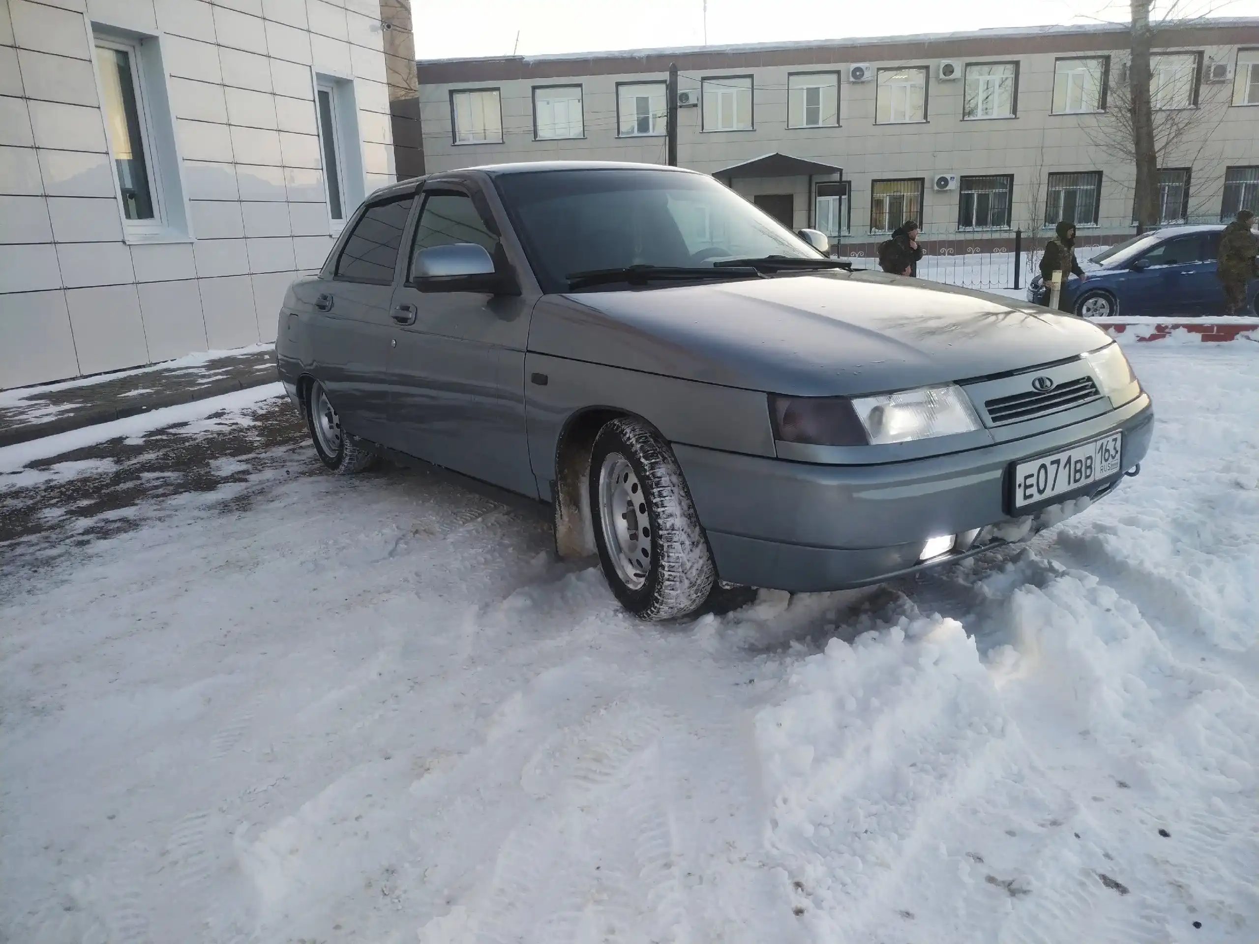 ВАЗ 2110 2006 года на 16-дюймовых дисках