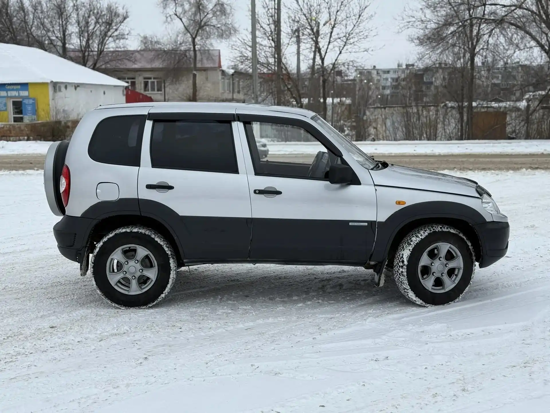 Chevrolet Niva Bertone 2009 года в отличном состоянии
