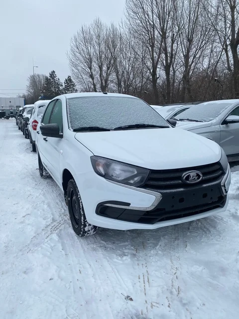 Lada Granta Standard 2025, белый ледниковый, 90 л.с., 5 МТ - Легковые автомобили в Тольятти