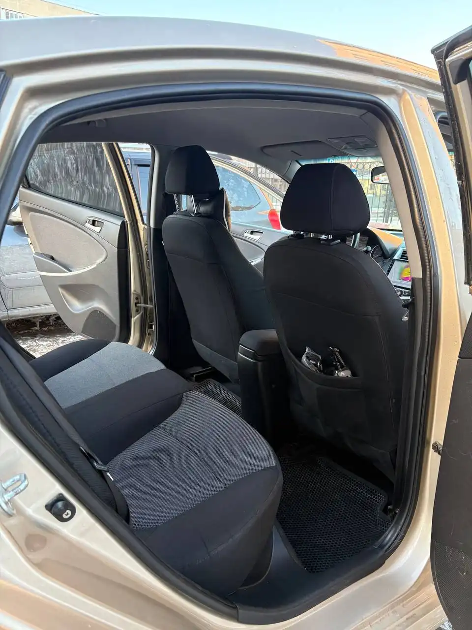 Hyundai Solaris 2014 г. с полной историей обслуживания - Авто в Самара