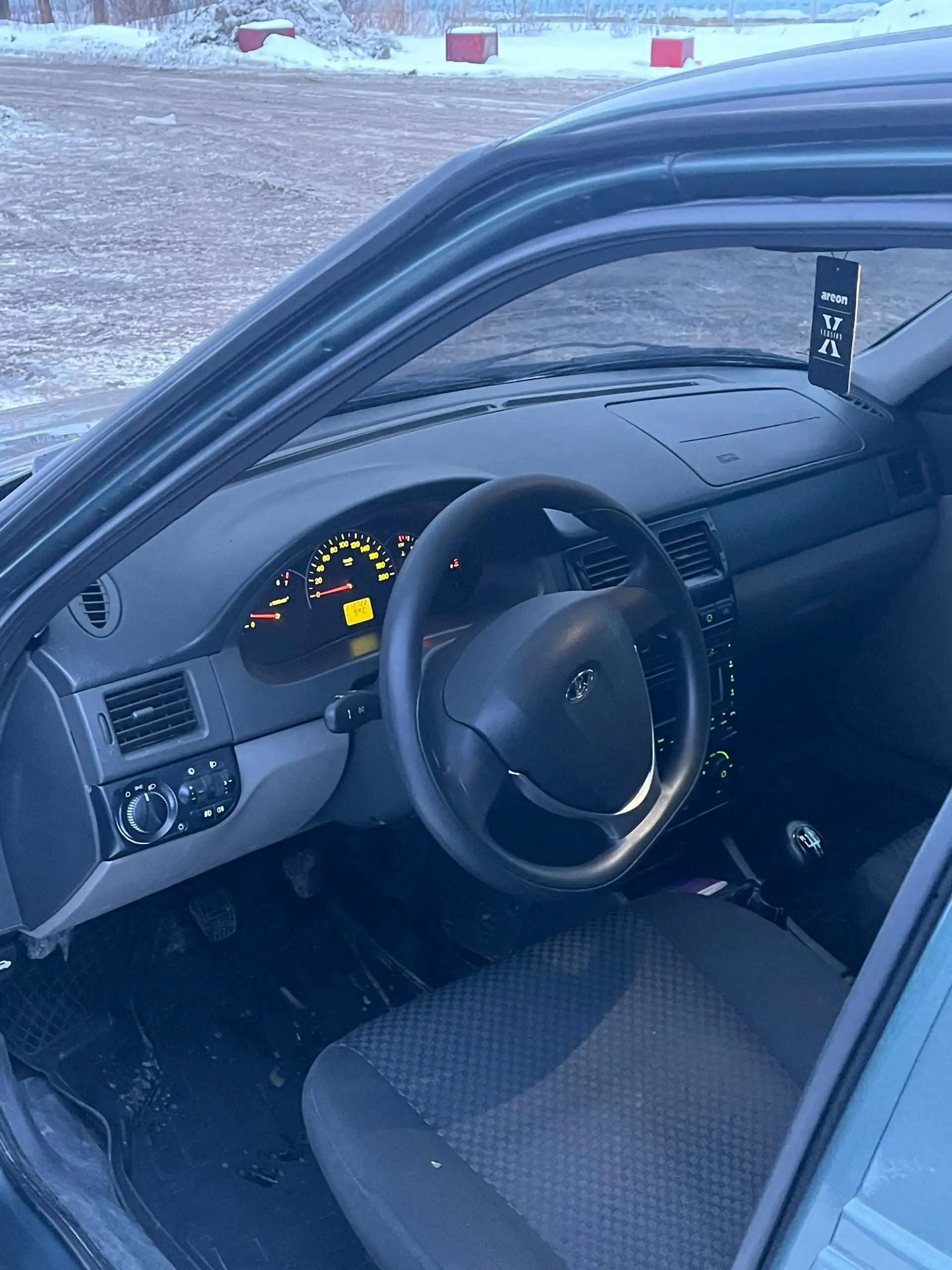 Продается Лада Приора 2010 года с зимней резиной - Легковые автомобили (Авто) в Самара