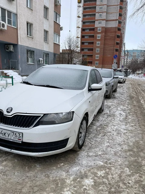 Skoda Rapid 2015 года с двигателем 1.6 л механика - Аудиооборудование в Самара