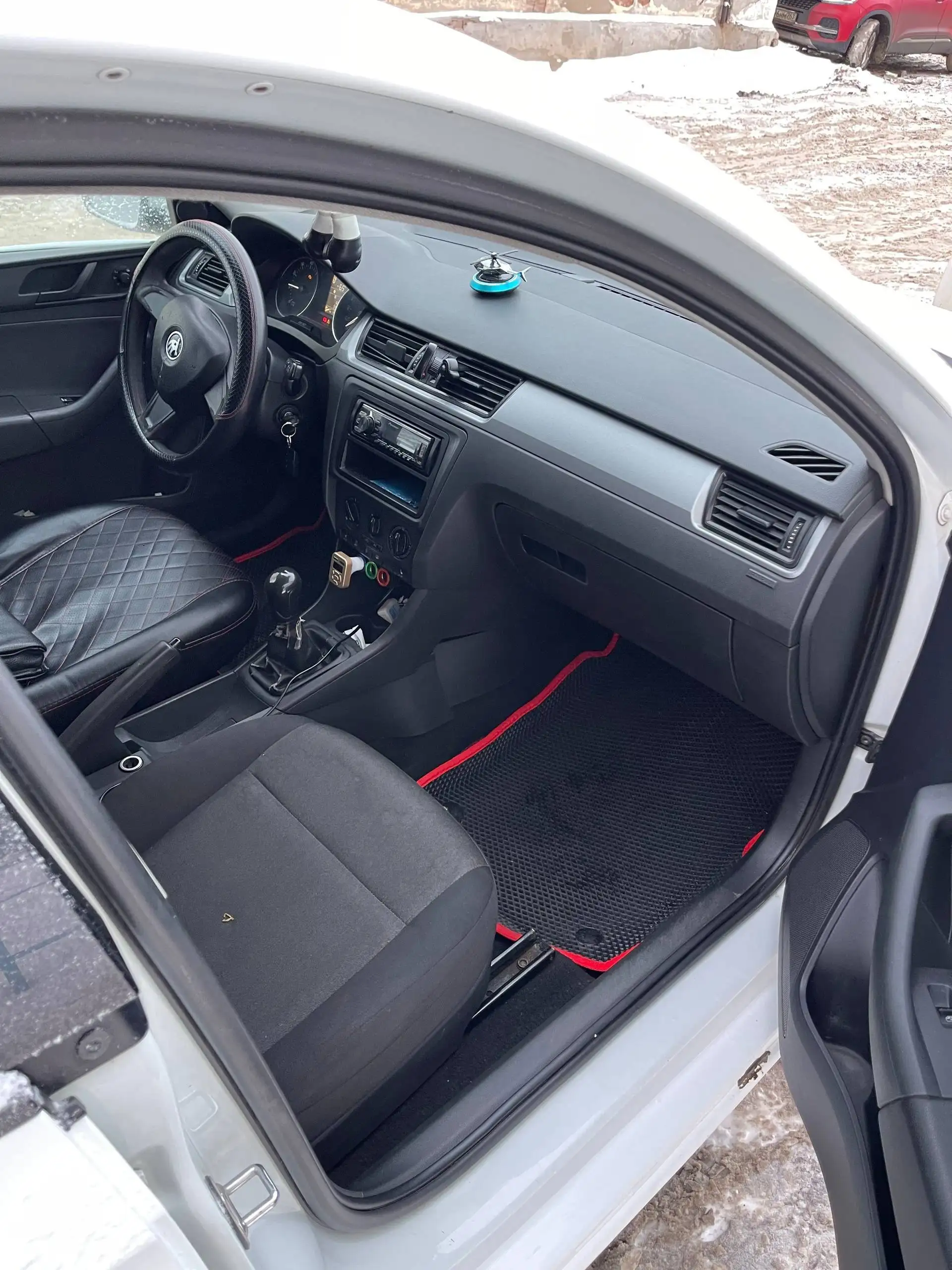 Skoda Rapid 2015 года с двигателем 1.6 л механика - Авто в Самара