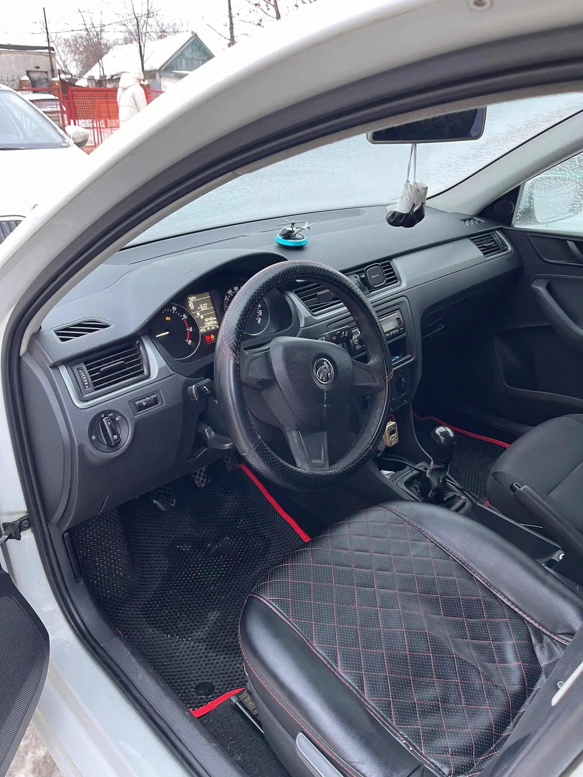 Skoda Rapid 2015 года с двигателем 1.6 л механика - Авто в Самара