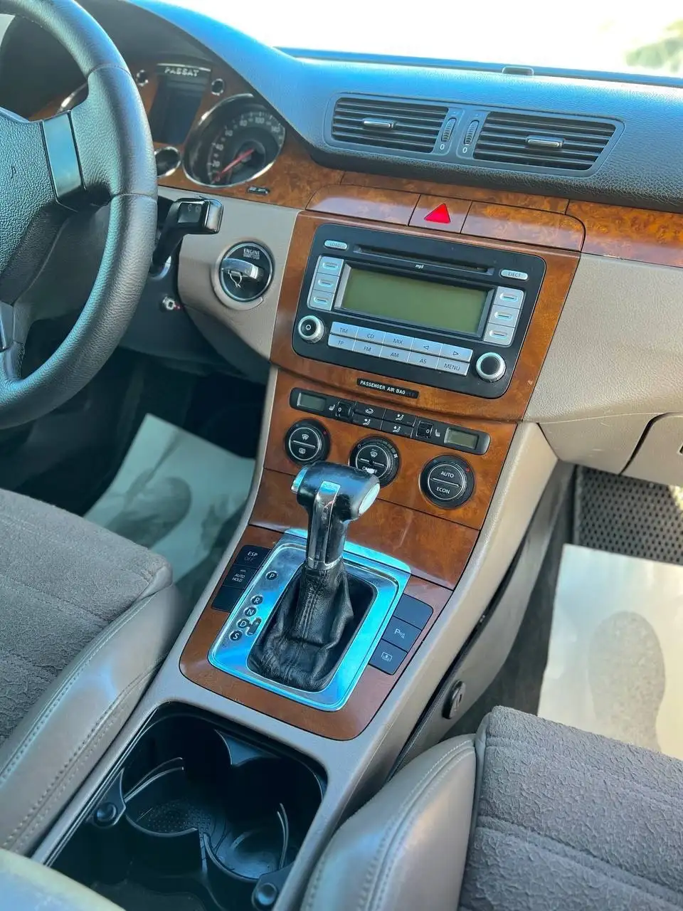 Volkswagen Passat B6 2006 г. 2.0 дизель автомат - Авто в Самара