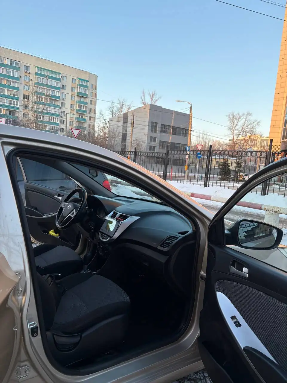 Продажа Hyundai Solaris 2014 года с полным техобслуживанием и доп. оборудованием - Легковые автомобили (Авто) в Самара