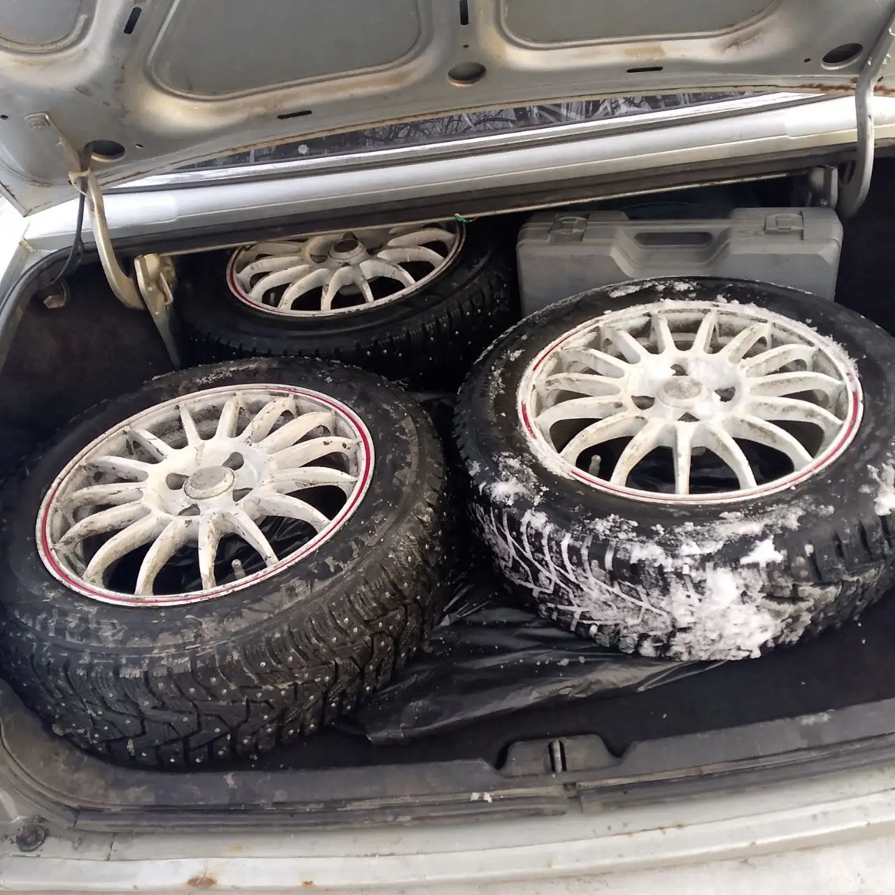 Диски R15 с резиной и шипами для ВАЗ 2114 - Диски и шины (Запчасти) в Тольятти