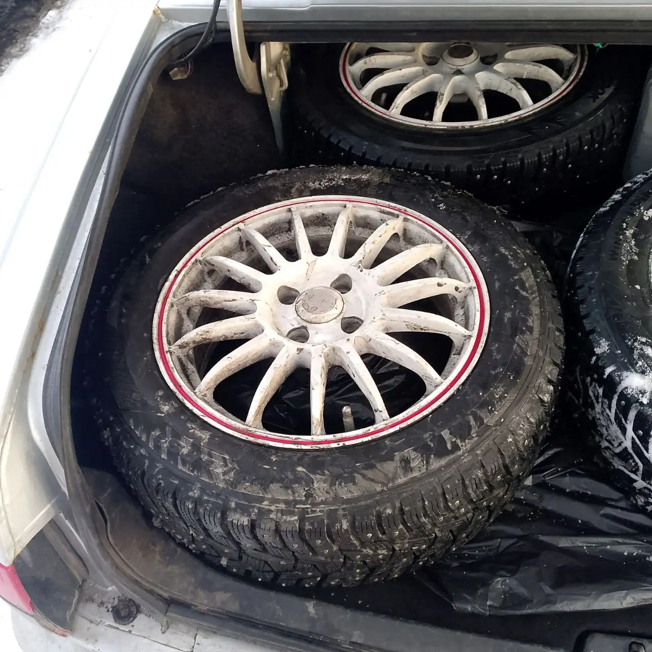 Диски R15 с резиной и шипами для ВАЗ 2114 - Диски и шины (Запчасти) в Тольятти