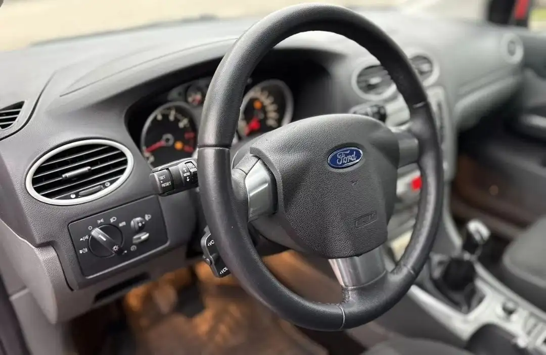 Ford Focus 2 Restyling 2011 года в отличном состоянии - Легковые автомобили (Авто) в Октябрьский