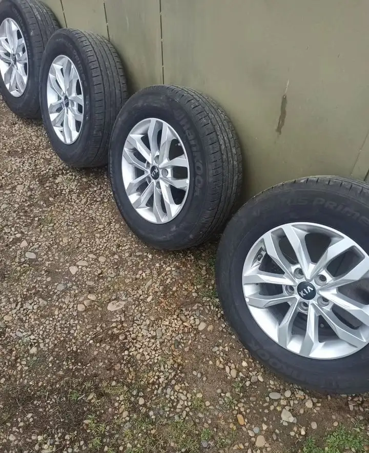 Колеса Kia Sportage R16 с летними шинами Hankook - Запчасти (Авто) в Тольятти