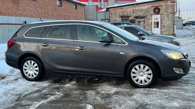 Opel Astra J 2012 Универсал - Внедорожники/кроссоверы в Самара