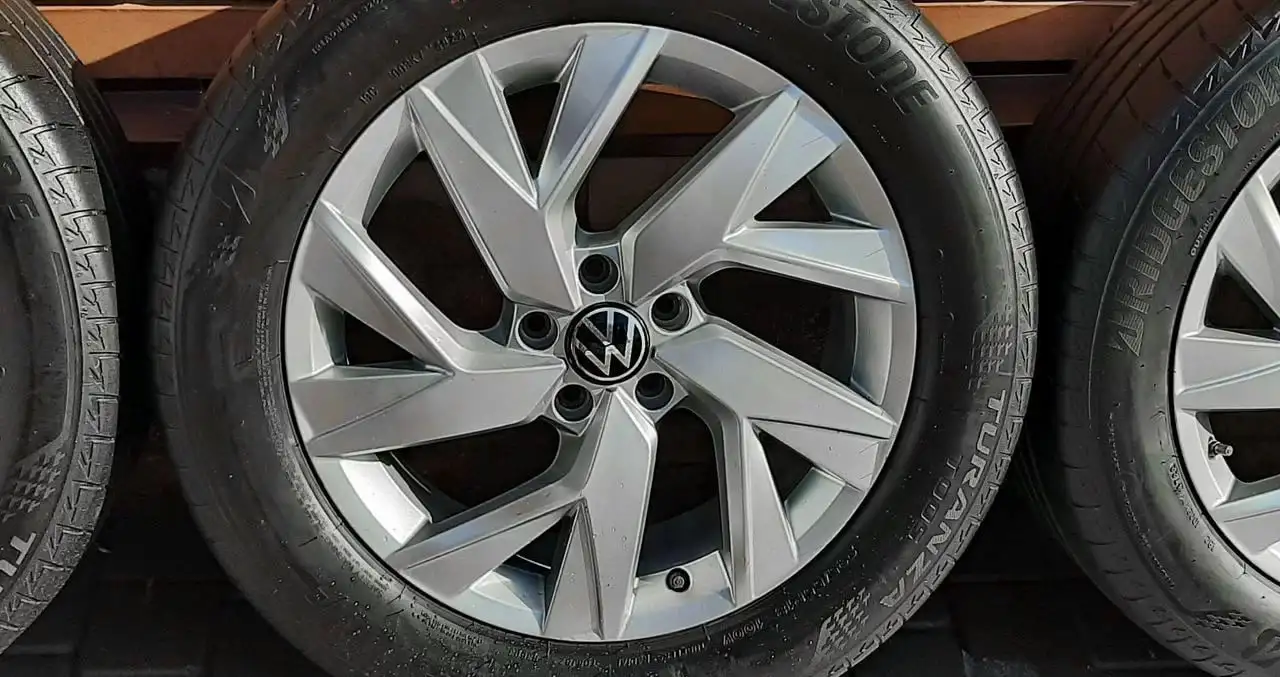 Колеса 235/55 R18 VW Bridgestone лето 2023 года - Шины и диски (Авто) в Тольятти