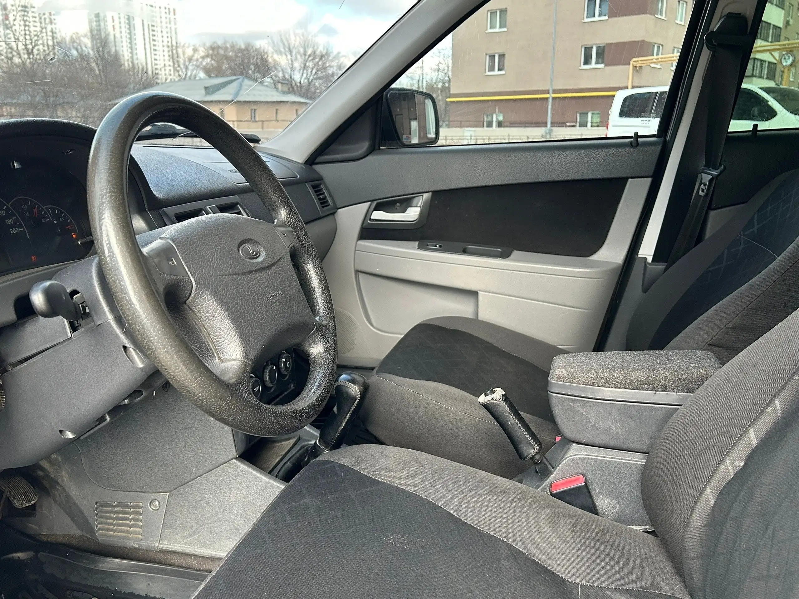 Лада Приора 2011 года в хорошей комплектации - Легковые автомобили (Авто) в Самара