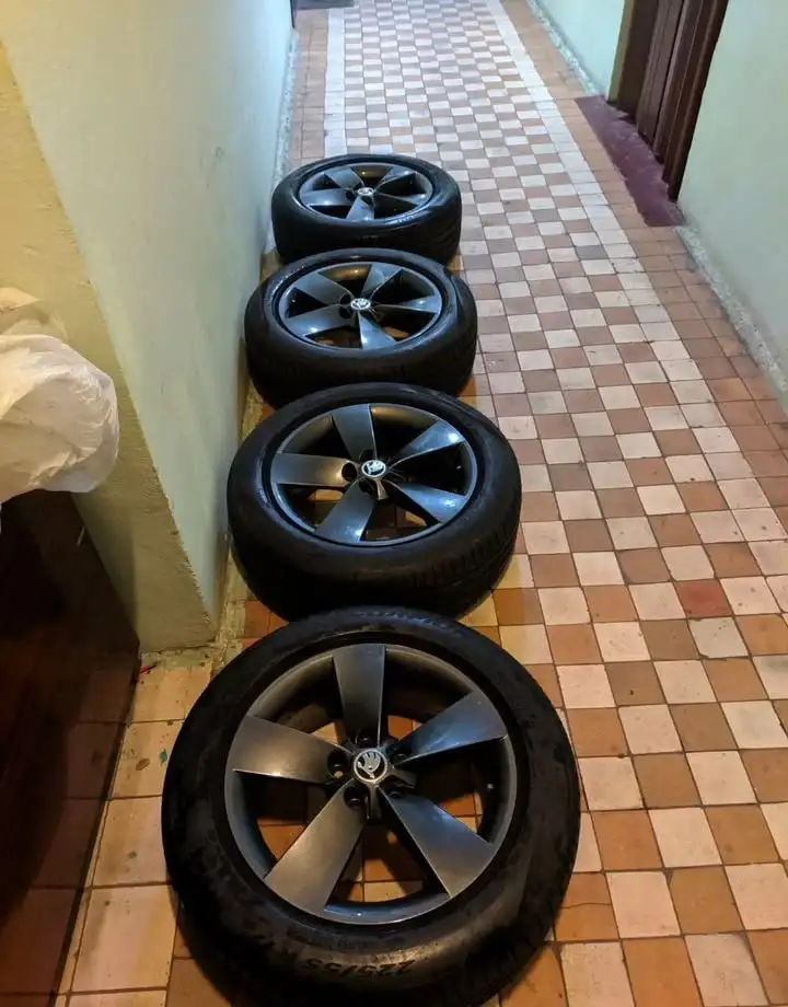 Колеса в сборе Лето R17 Skoda 225/55 2023 - Шины и диски (Авто) в Тольятти
