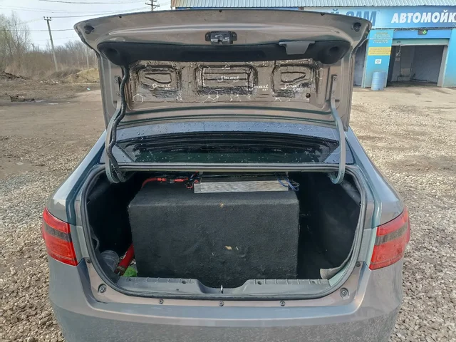 Лада Веста 2018 г.в. с зимней резиной на дисках - Аккумуляторы в Самара