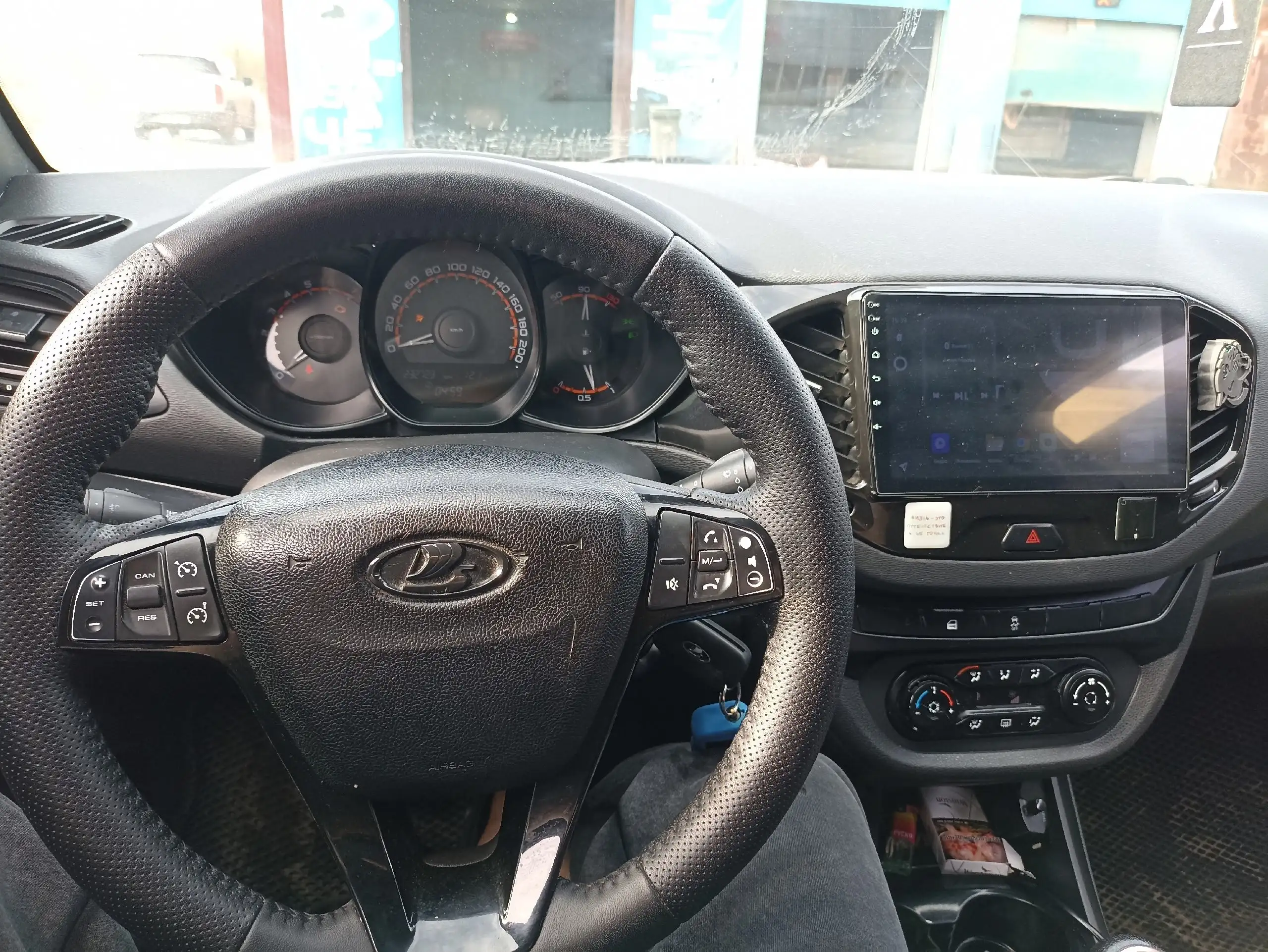 Лада Веста 2018 г.в. с зимней резиной на дисках - Легковые автомобили (Авто) в Самара