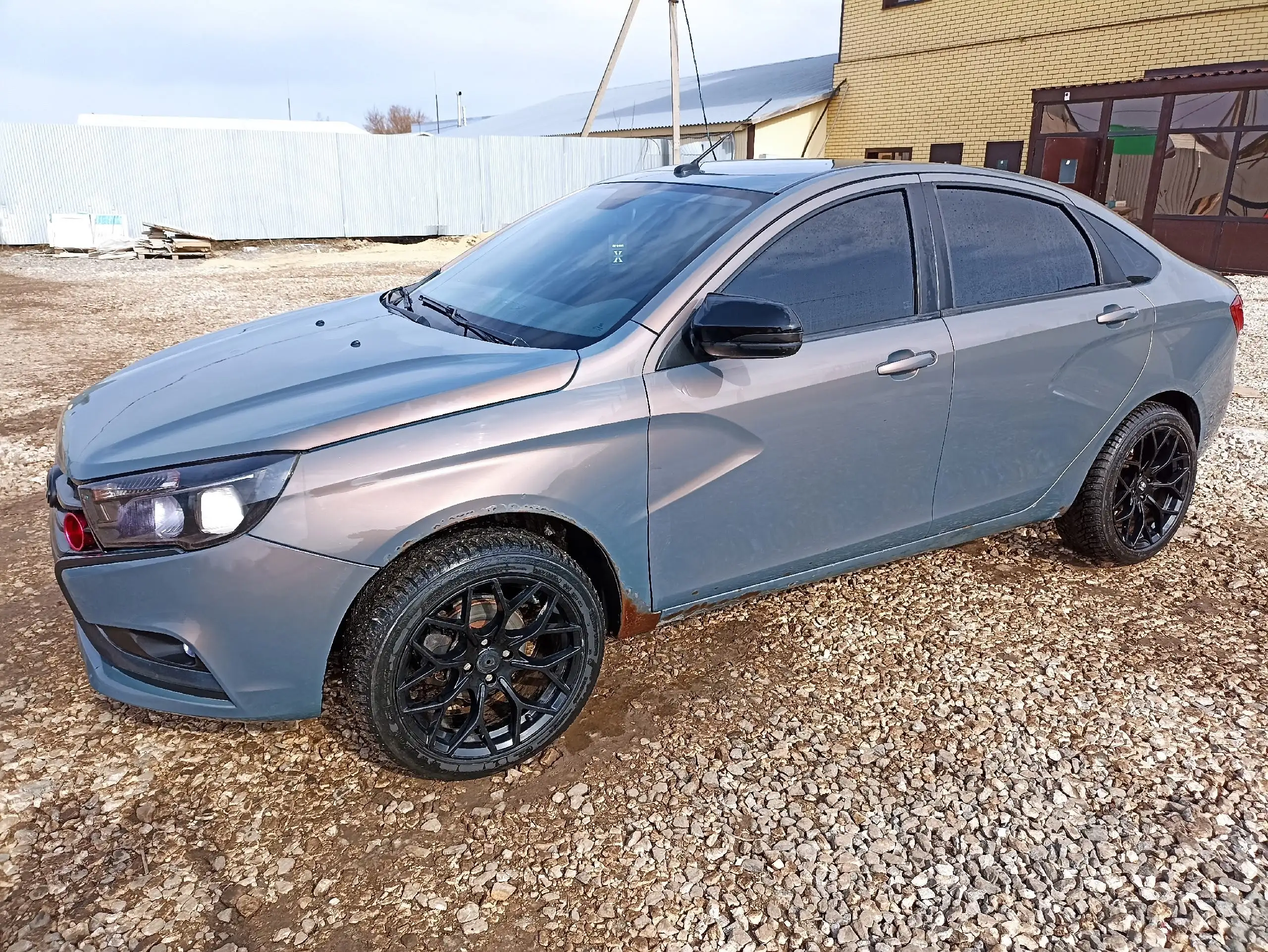 Лада Веста 2018 г.в. с зимней резиной на дисках - Легковые автомобили (Авто) в Самара