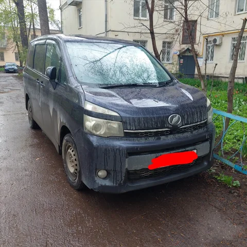 Toyota Voxy 2010 года - Выкуп авто в Самара