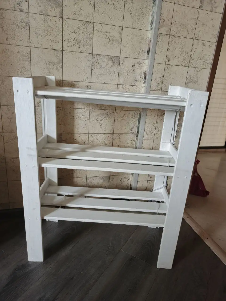 Продажа стеллажа с лампами для выставок или дома - Мебель (Для дома и дачи) в Красноярск