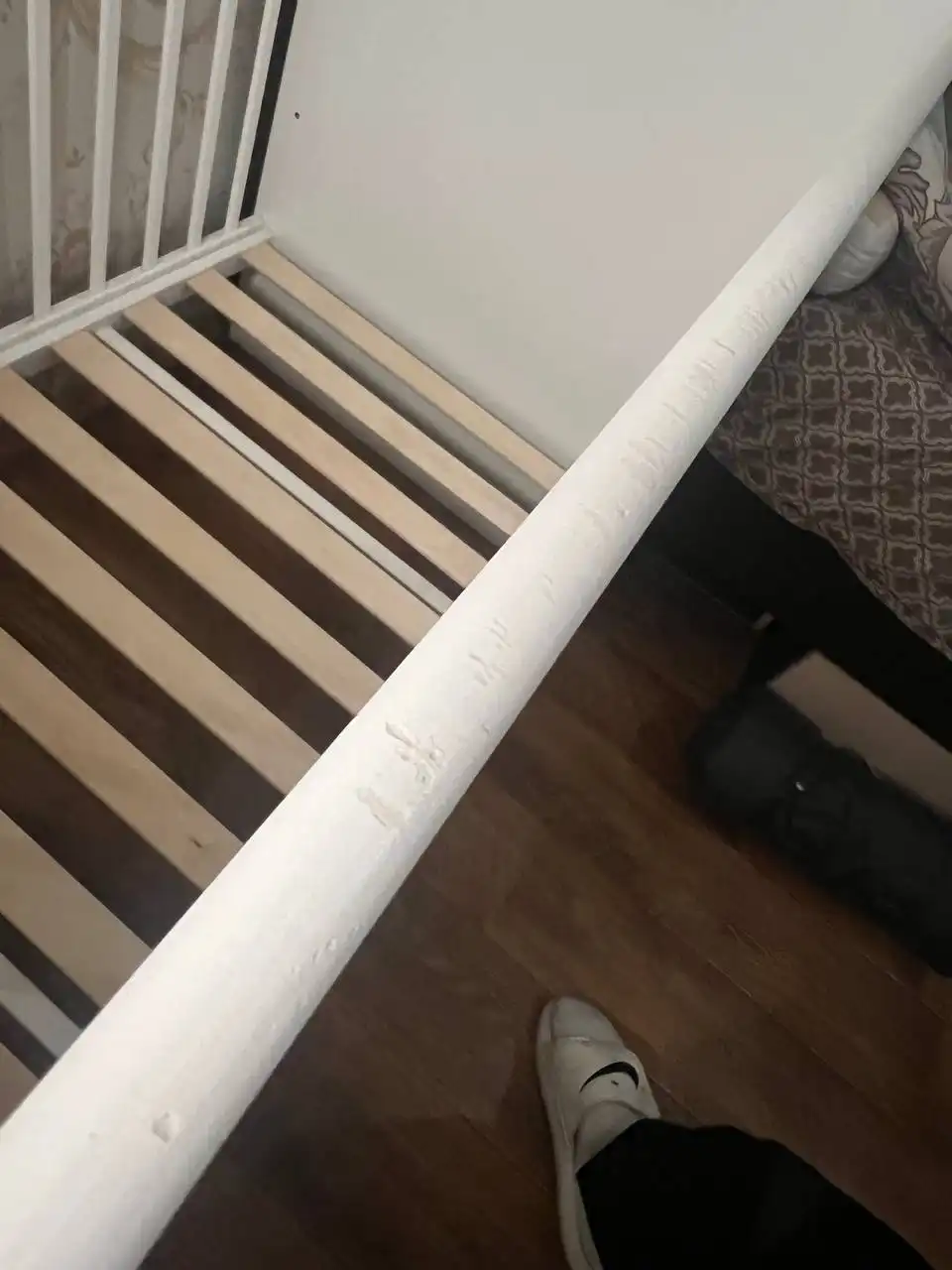 Кроватка детская с дефектами
