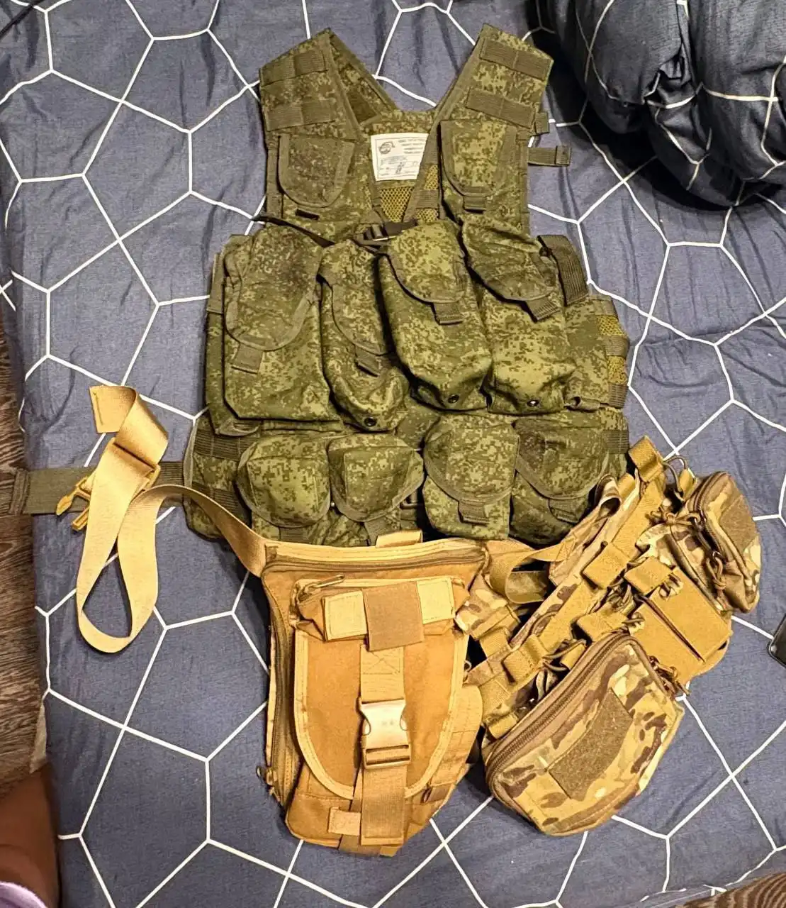 Разгрузочный жилет и аксессуары для тактических игр