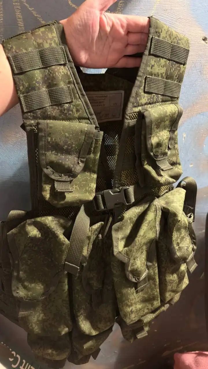 Разгрузочный жилет и аксессуары для тактических игр